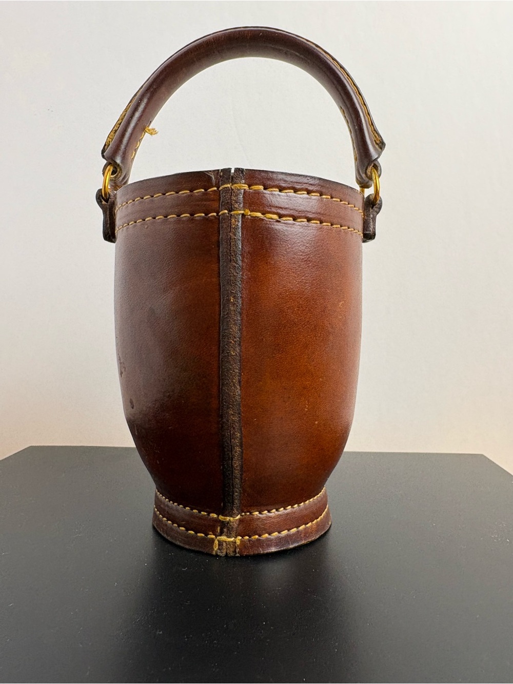 Vintage “Loyal Papeete” Leather Reproduction Fire Bucket from the 1950s-1960s. - Picture 3 of 6